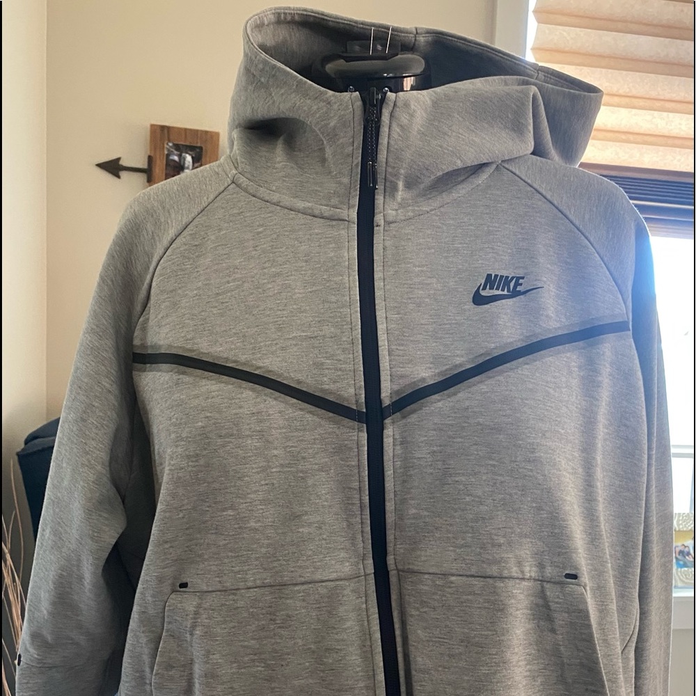 Nike-grey hoodie w/zipper